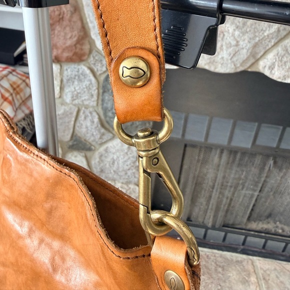 Campomaggi 
“Edera” shoulder bag in camel woven leather - Picture 4 of 6